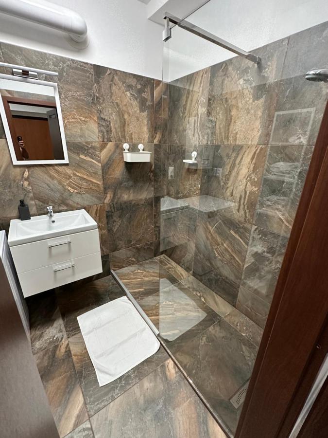 Medena Apartment Old Town With Free Parking Братислава Екстериор снимка