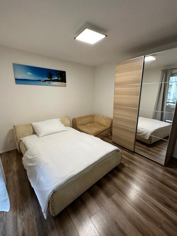 Medena Apartment Old Town With Free Parking Братислава Екстериор снимка